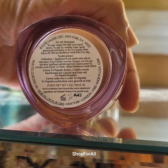 Host π₯EstΓ©e Lauder Resilience Multi-Effect Night Tri-Peptide Face and Neck Creβ¦ - Picture 3 of 3